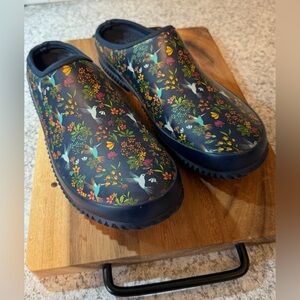 Western Chief | Women’s Hummingbird Waterproof Garden Clog, Navy, Size 9